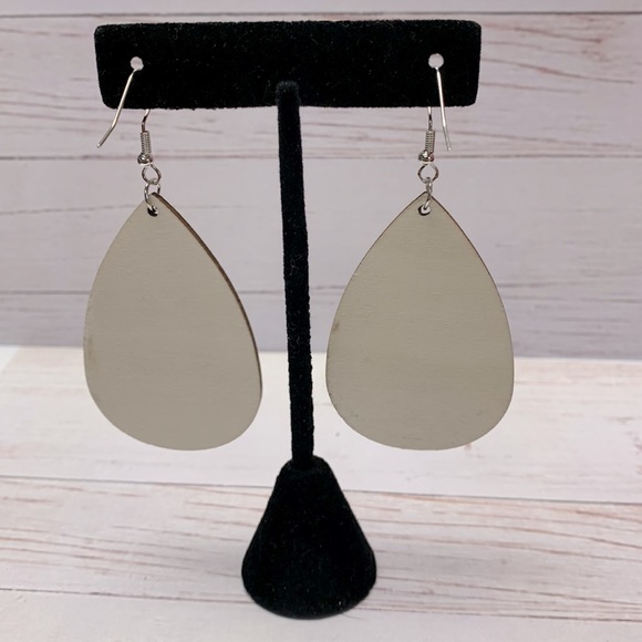 Southwestern Style Mixed Media Drop Earrings - Picture 8 of 8